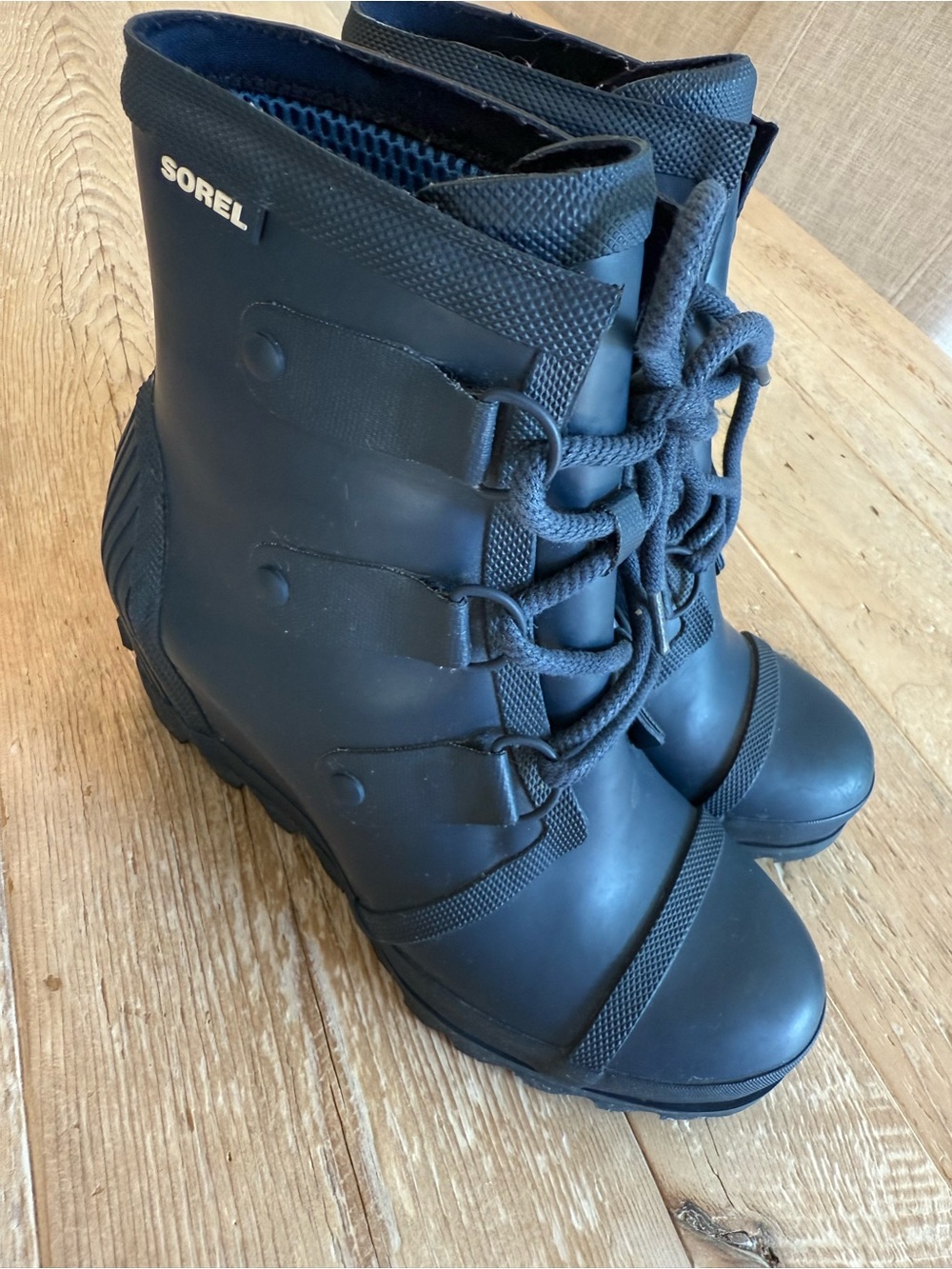 Sorel Joan Rain Wedge Rubber Boot - Navy 8 EUC